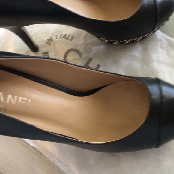 Chanel calfskin chain deco platform heels,
Worn once, in the house, - Picture 7 of 11